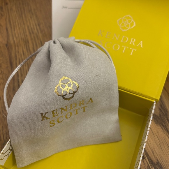 Kendra Scott Heart Necklace - Picture 2 of 2